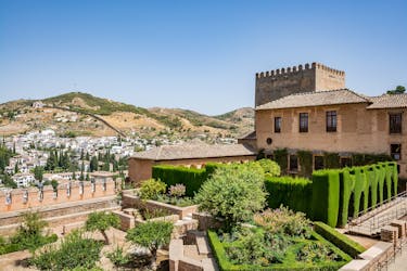 Visita guiada pela Alhambra e por Granada saindo de Sevilha